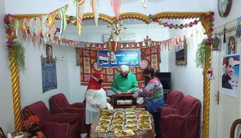 قبطي يوزع الوجبات علي الصائمين بالشرقية