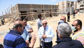 محافظ بورسعيد يتابع سير العمل بميناء بورسعيد البري الجديد