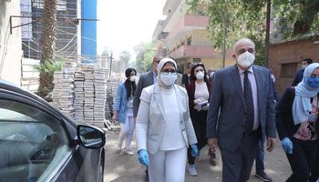 وزيرة الصحة في حميات إمبابة