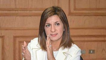 وزيرة الهجرة : اعادة جميع المصريين العالقين بالخارج قبل عيد الفطر