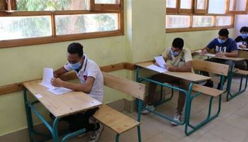 الحكومة: الامتحانات تجرى وسط إجراءات احترازية مشددة حفاظا على صحة الطلاب والمراقبين