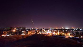 الدفاعات الجوية السورية تتصدى لأهداف معادية في سماء حماة