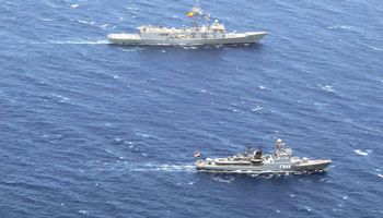 القوات البحرية المصرية والإسبانية تنفذان تدريباً بحرياً عابراً بنطاق الأسطول الجنوبى بالبحر الأحمر 
