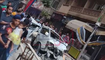 انهيار شرفة عقار وتحطم سيارة ميكروباص شرق الإسكندرية