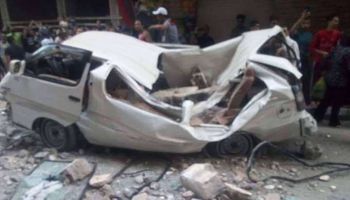 انهيار شرفة عقار وتحطم سيارة ميكروباص شرق الإسكندرية