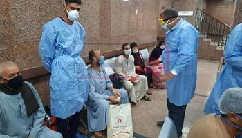 29 حالة تغادر مستشفى الأقصر العام بعد تعافيهم من فيروس كورونا اليوم 
