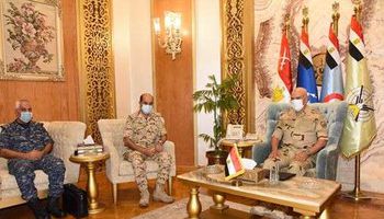 رئيس أركان القوات المسلحة يلتقى مساعد رئيس هيئة الأركان البحرينى للعمليات 