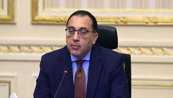 رئيس الوزراء : السيسي وجه بتطوير وتوسعة ميناء الإسكندرية