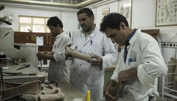 عيادة عظام في أفغانستان 