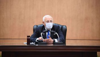 محافظ بورسعيد يعقد اجتماعا مع الاجهزة التنفيذية بالمحافظة