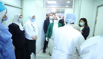 وزيرة الصحة تتفقد مستشفي أبو قير النموذجي للتأمين الصحي الإسكندرية