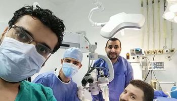 إعادة توصيل اصبع مبتور لمريض بالميكروسكوب الجراحى بمستشفيات جامعة المنوفية 
