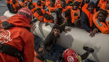 إنقاذ لاجئين قرب سواحل ليبيا (أرشيفية)
