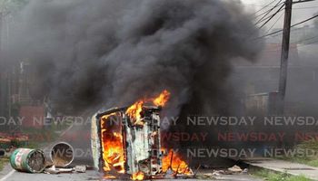 احتجاجات عنيفة في ترينداد وتوباجو بسبب مقتل 3 أشخاص بنيران الشرطة 