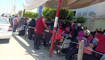 استخراج شهادات الميلاد للطلاب تسبب ازمة امام مكاتب السجل المدنى ببورسعيد