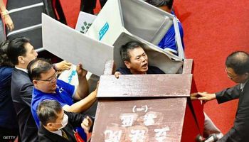 اشتباكات داخل برلمان تايوان