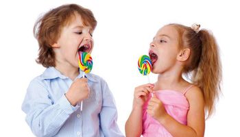 الأطفال والحلويات