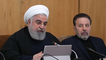 الرئيس الإيراني حسن روحاني ومدير مكتبه محمود واعظي