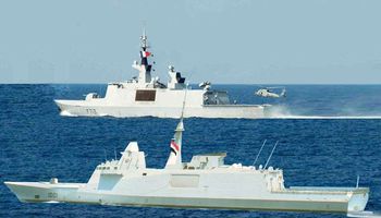 القوات البحرية المصرية والفرنسية تنفذان تدريباً بحرياً عابراً فى نطاق البحر المتوسط