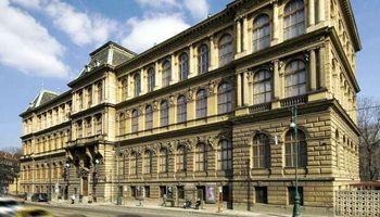اندلاع حريق بمتحف الفن الحديث في براغ