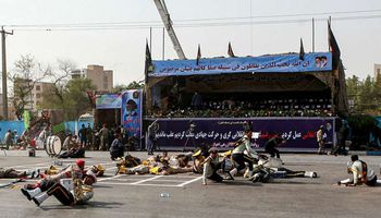 انفجار خلال عرض عسكري في ايران 