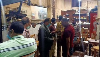 تشميع مقهيان ومحلان في حملة بالإسكندرية