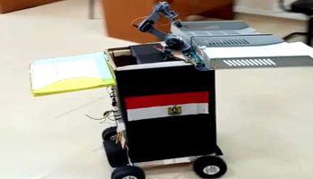  "روبوت" لتوزيع أسئلة الامتحانات على الطلاب بجامعة قناة السويس