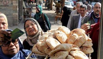 صرف حصة المواطنين اليومية من الخبز 
