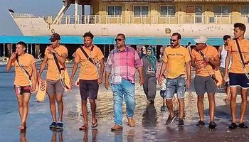 فريق انقاذ علبى شاطىء بورسعيد خلال ايام العيد
