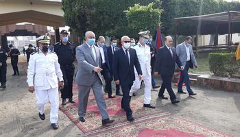 محافظ بورسعيد يزور قوات الامن و يقدم التهنئة لرجال الشرطة بمناسبة عيد الاضحي المبارك