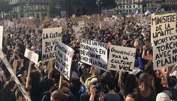 مظاهرات نسوية في باريس ضد تعيين وزير داخلية متهم بالاغتصاب
