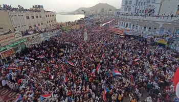 مظاهرة حاشدة في اليمن دعما للمجلس الانتقالي الجنوبي والإدارة الذاتية