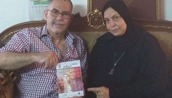 والد الشهيد مصطفى خضر و والدته يحتفيان بكتاب حكايات الولاد و الارض