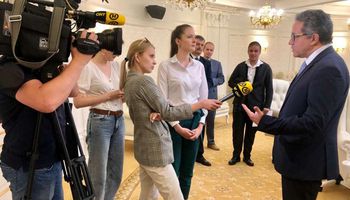 وزير السياحة والآثار يشارك في مؤتمر صحفي ويعقد سلسلة من اللقاءات الإعلامية مع وسائل الإعلام البيلاروسية