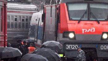 وفاة شخص وإصابة العشرات في حادث تصادم بين قطارين قرب براغ