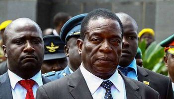 وفاة وزير الزراعة الزيمبابوي متأثرا بإصابته بفيروس كورونا