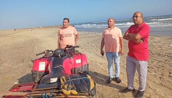 حملات لإخلاء شواطئ مصيف بلطيم بكفر الشيخ من المواطنين 