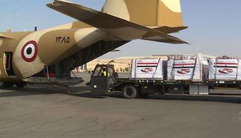 4 حاويات من المساعدات الغذائية المصرية تصل إلى دولة لبنان