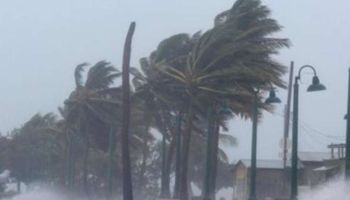 الإعصار جوني يضرب الفلبين ويتسبب في نزوح ما يقرب من مليون شخص