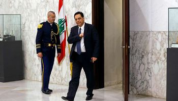 حسان دياب رئيس وزراء لبنان المستقيل 