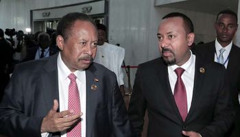 رئيس وزراء إثيوبيا آبي أحمد ونظيره السوداني عبد الله حمدوك 