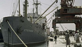سفينة بميناء الحديدة اليمني