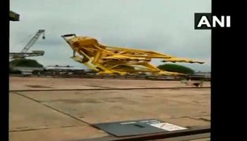 لحظة سقوط الرافعة