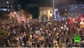 مظاهرات أمام منزل رئيس الوزراء الإسرائيلي لمطالبته بالاستقالة