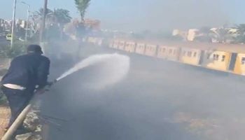 إخماد حريق بحرم السكة الحديد بالإسكندرية