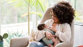 حليب الثدي يحمي الرضع من فيروس كورونا