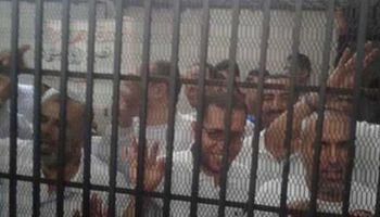 محاكمة 3 متهمين بـ"اقتحام قسم العرب" 