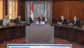 اجتماع محافظ الإسكندرية مع اللجنة