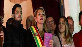 الرئيسة المؤقتة في بوليفيا تعلن فوز لويس آرس بالانتخابات الرئاسية