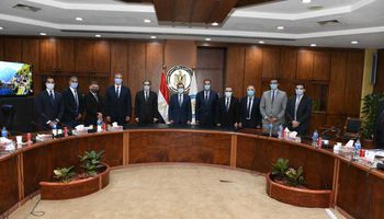 اجتماع وزير البترول مع اللجنة التنفيذية لمشروع بوابة مصر للإستكشاف والإنتاج " EUG 